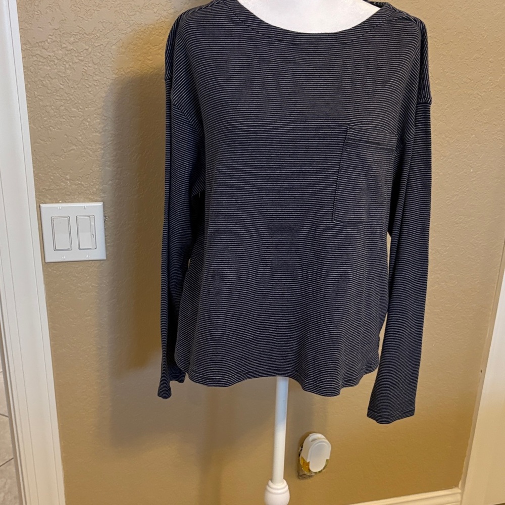 Banana Republic‎ Navy Striped Shirt. Size Medium